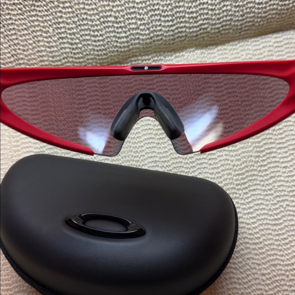 Oakley Men’s
009490 -0440 115 2N ELLIPSE Red and Black Sunglasses Set - Picture 7 of 16